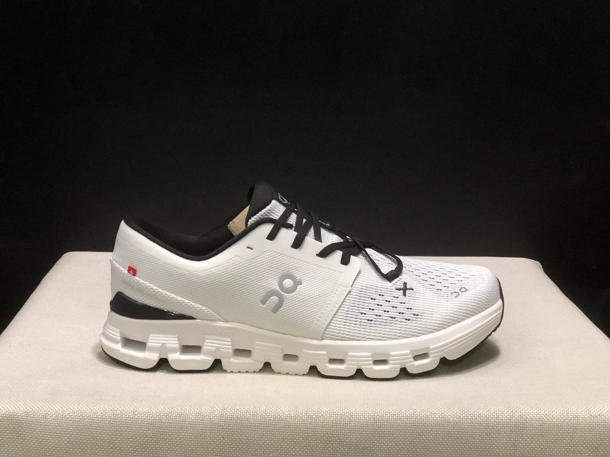 On Cloud X4 Sneakers Ivory Black