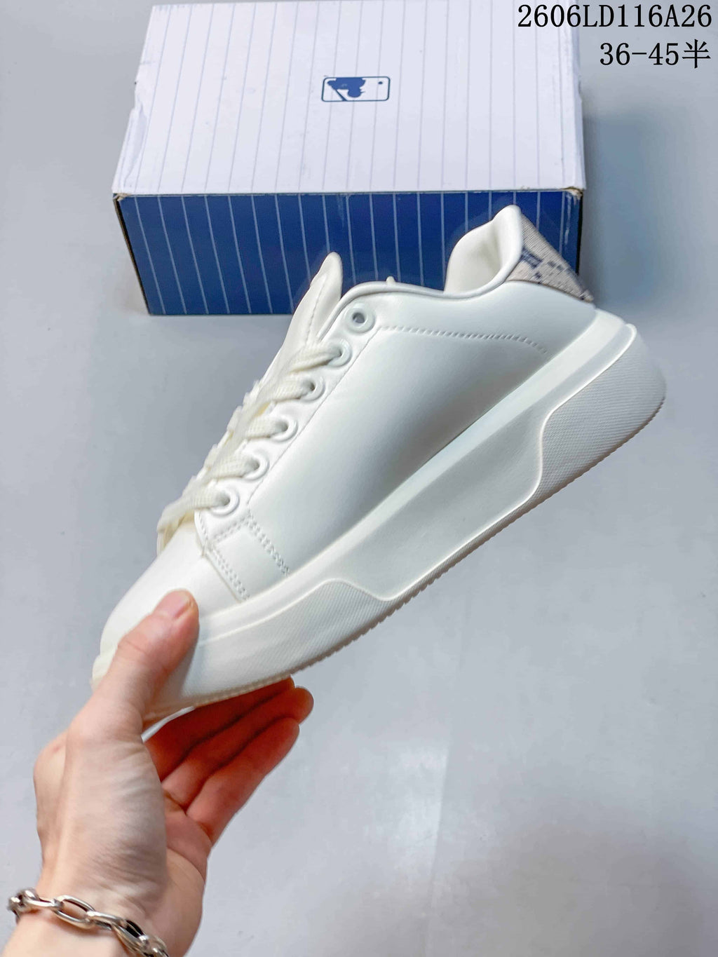 MLB Chunky Classic White Low-Top Sneakers 3ASXAM82N