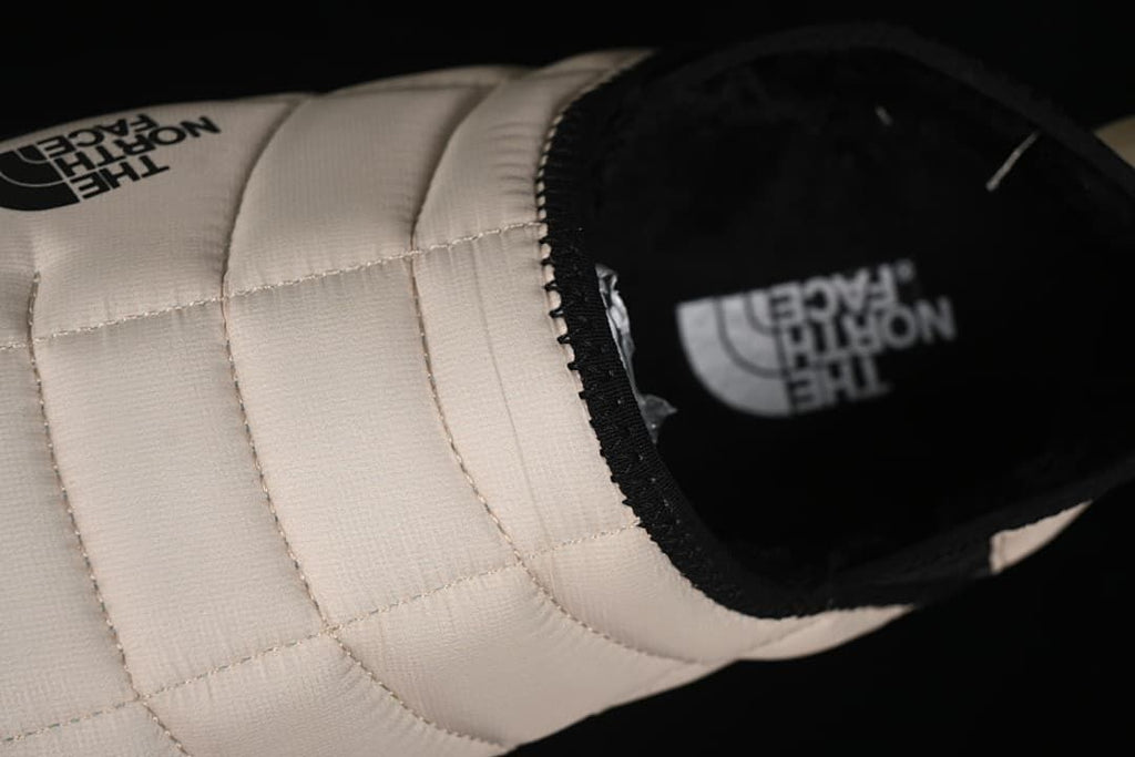The North Face ThermoBall Traction Mule Beige Black NFOA3UZN-VJU