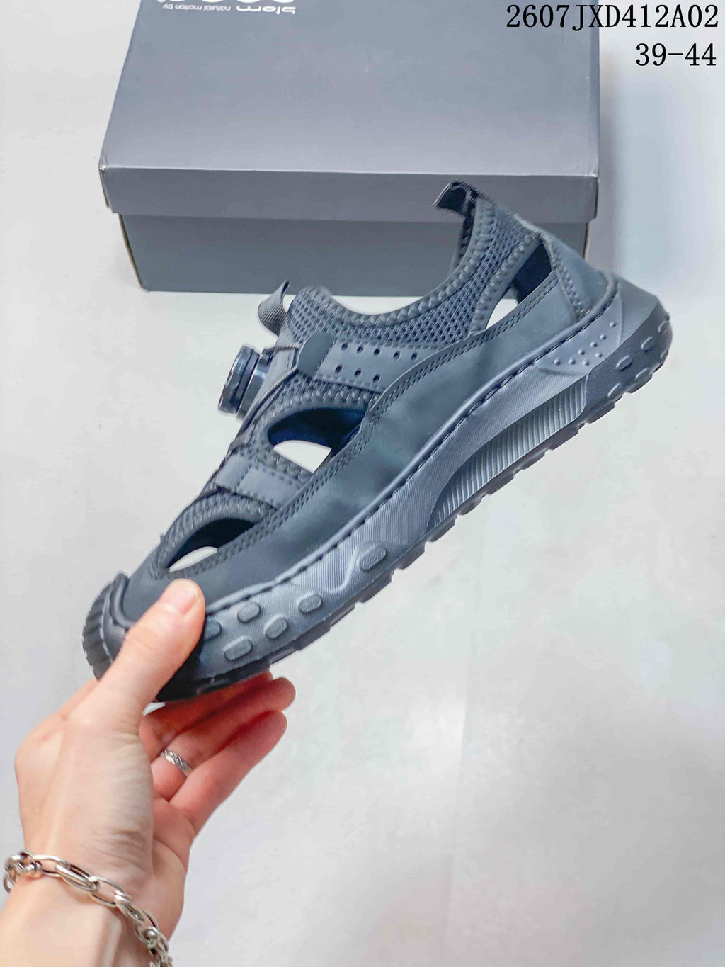 ECCO Men's Gray Closed-Toe Sport Sandals JXD412A02