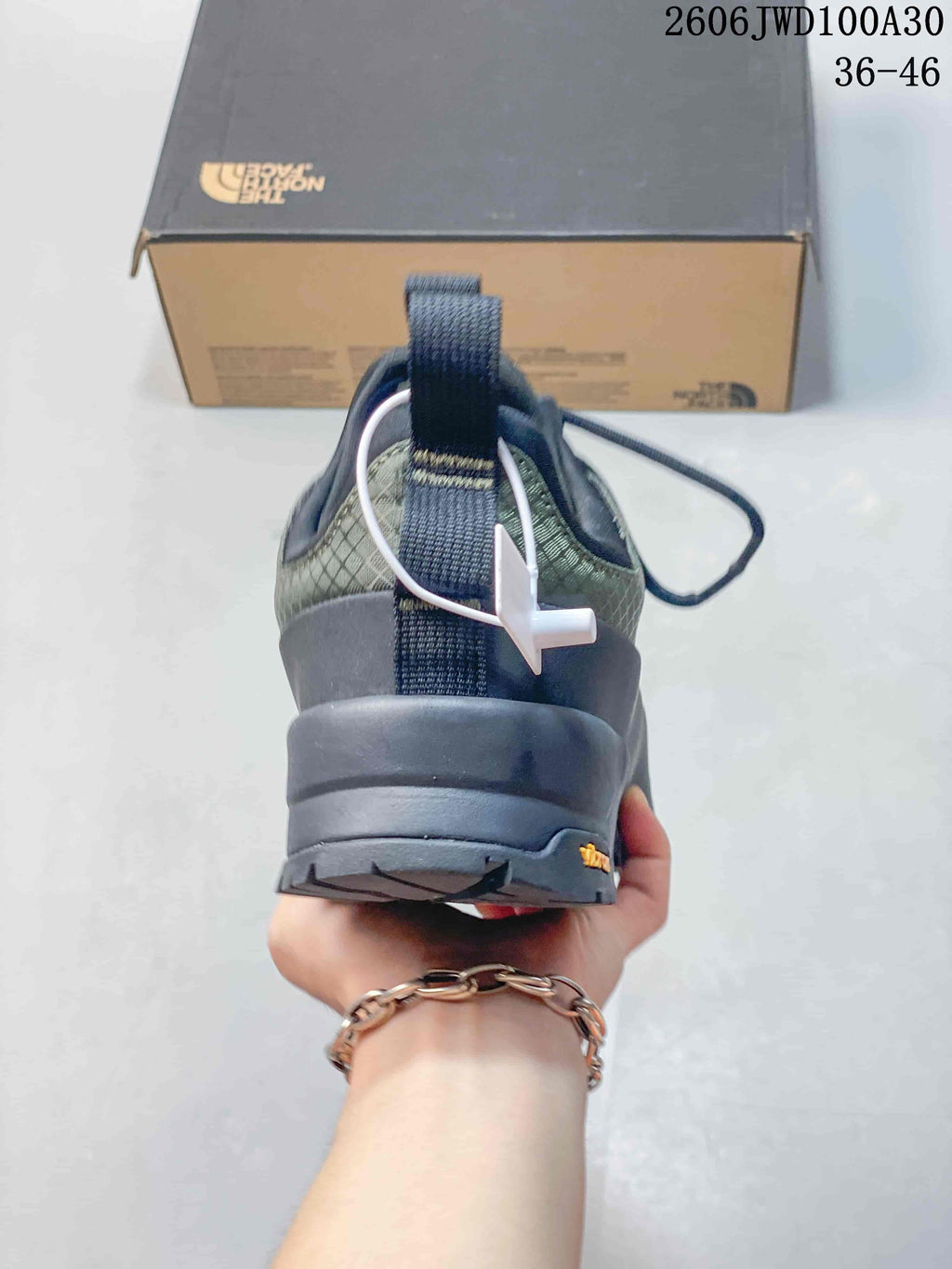 The North Face GLENCLYFFE Low-Top Hiking Shoes, Olive Gray
