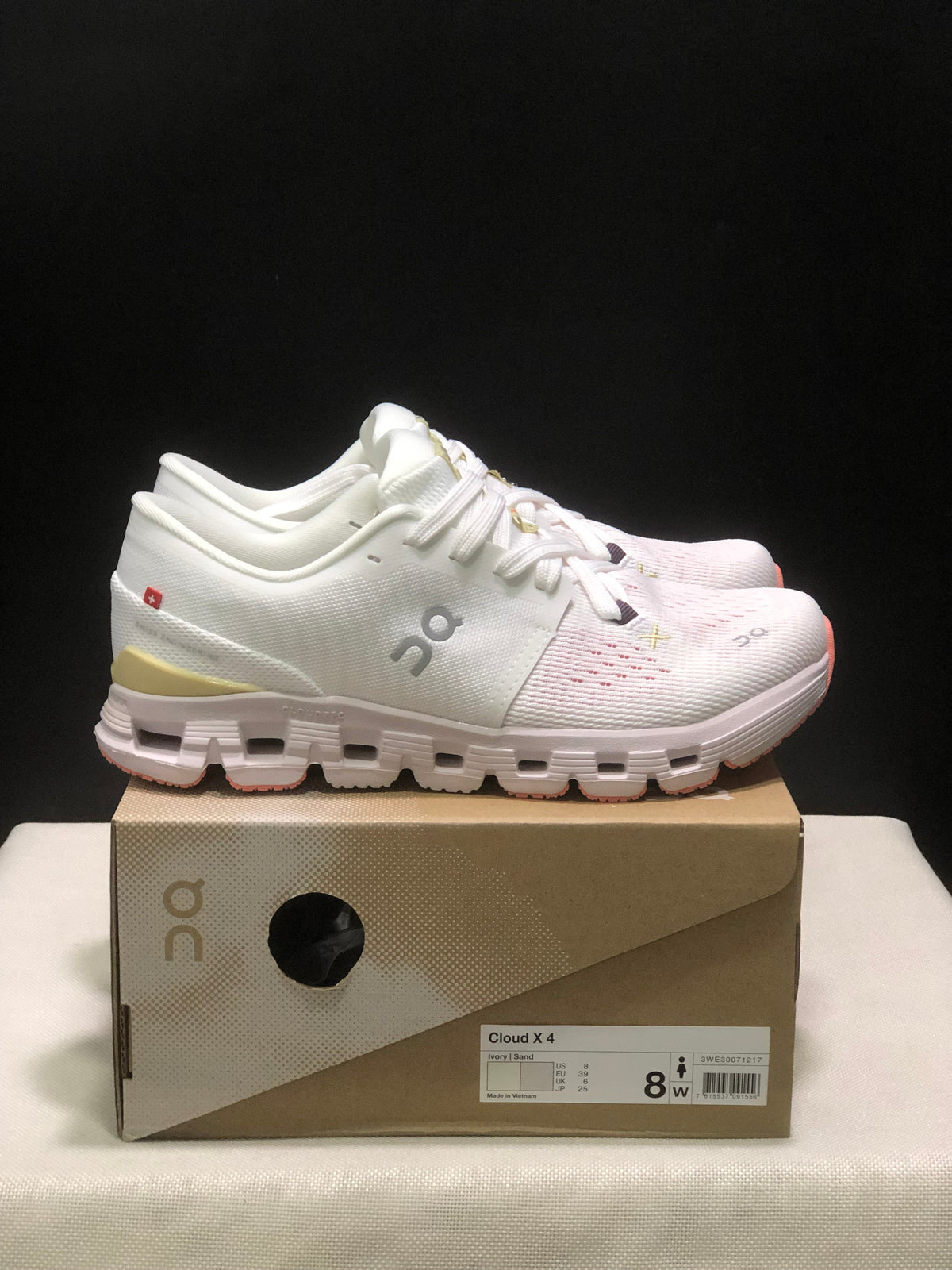 On Cloud X4 Low-Top Running Shoes Ivory Sand