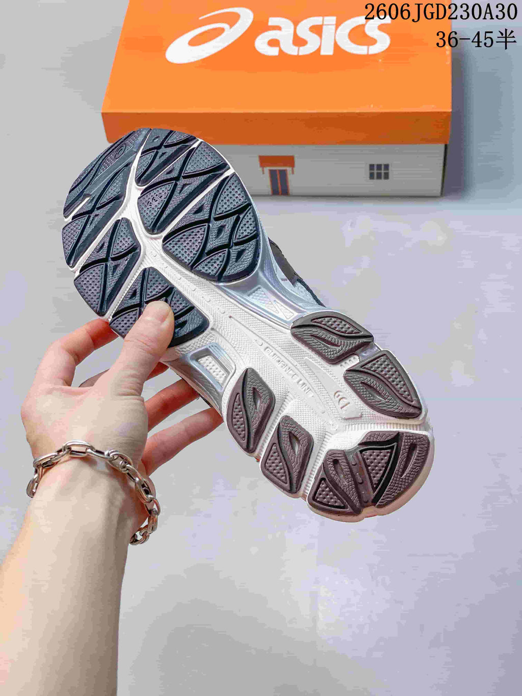 ASICS GEL-CUMULUS 16 Running Shoes, White and Brown