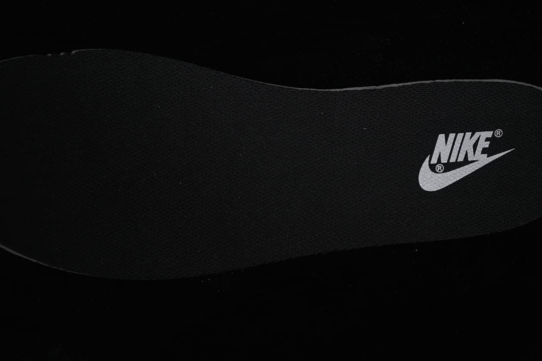 Nike SB Dunk Low Black and Grey Sneakers II7636-001