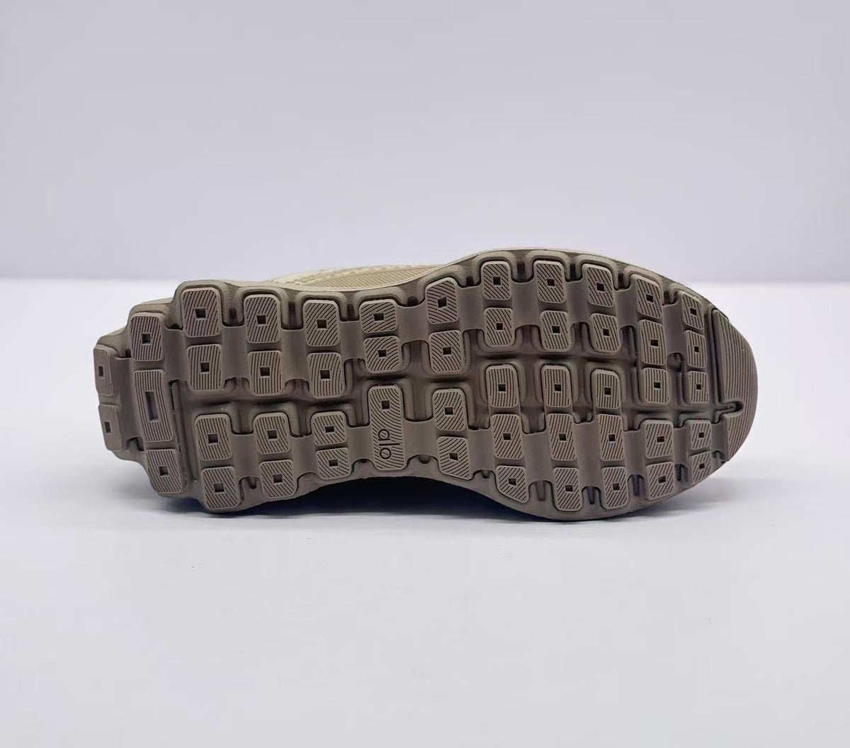 Alo Runner Sneakers Khaki