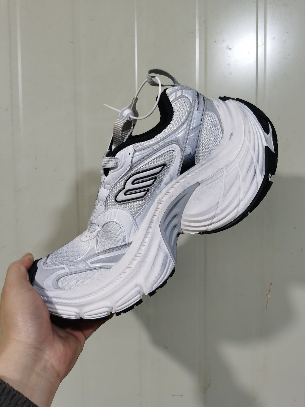 OK Company 9110 Mesh Sneakers White and Black