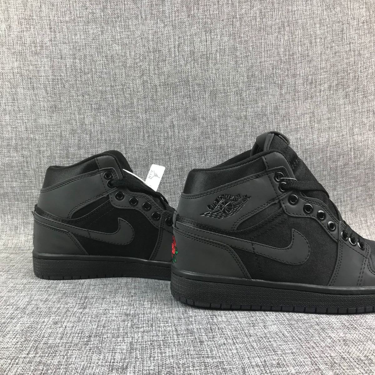 Air Jordan 1 Retro High Black Rose Sneakers
