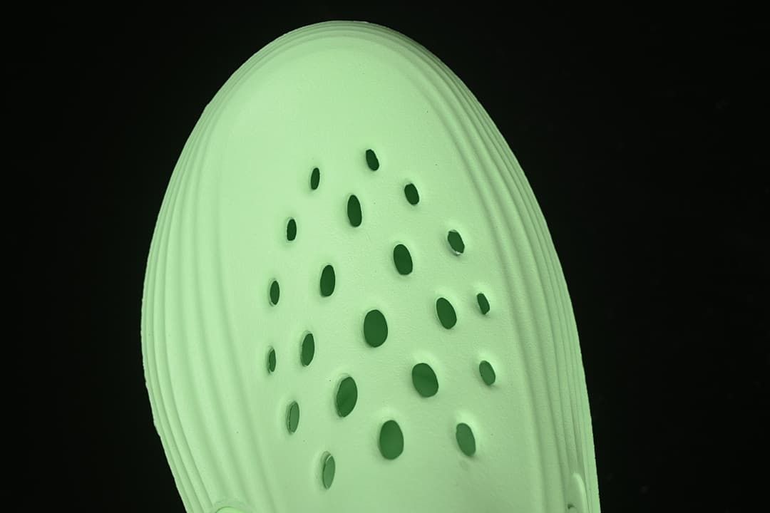 Nike ReactX Rejuven8 Clogs in Light Green HV5062-700