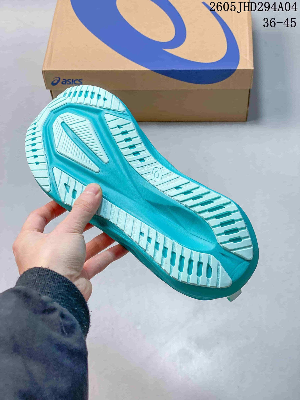 ASICS NOVABLAST 5 LE Running Shoes in Turquoise