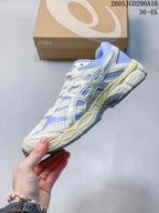ASICS Gel-Cumulus 16 Sneakers in Cream and Blue