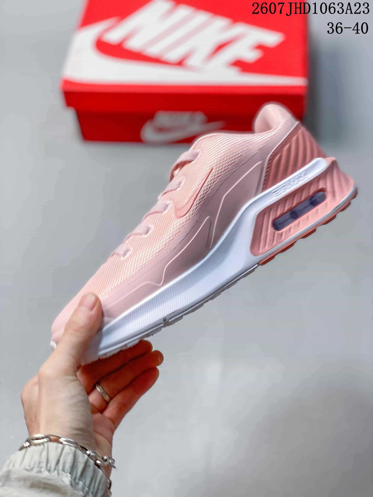 Nike Air Max Viva Low-Top Sneakers Pink