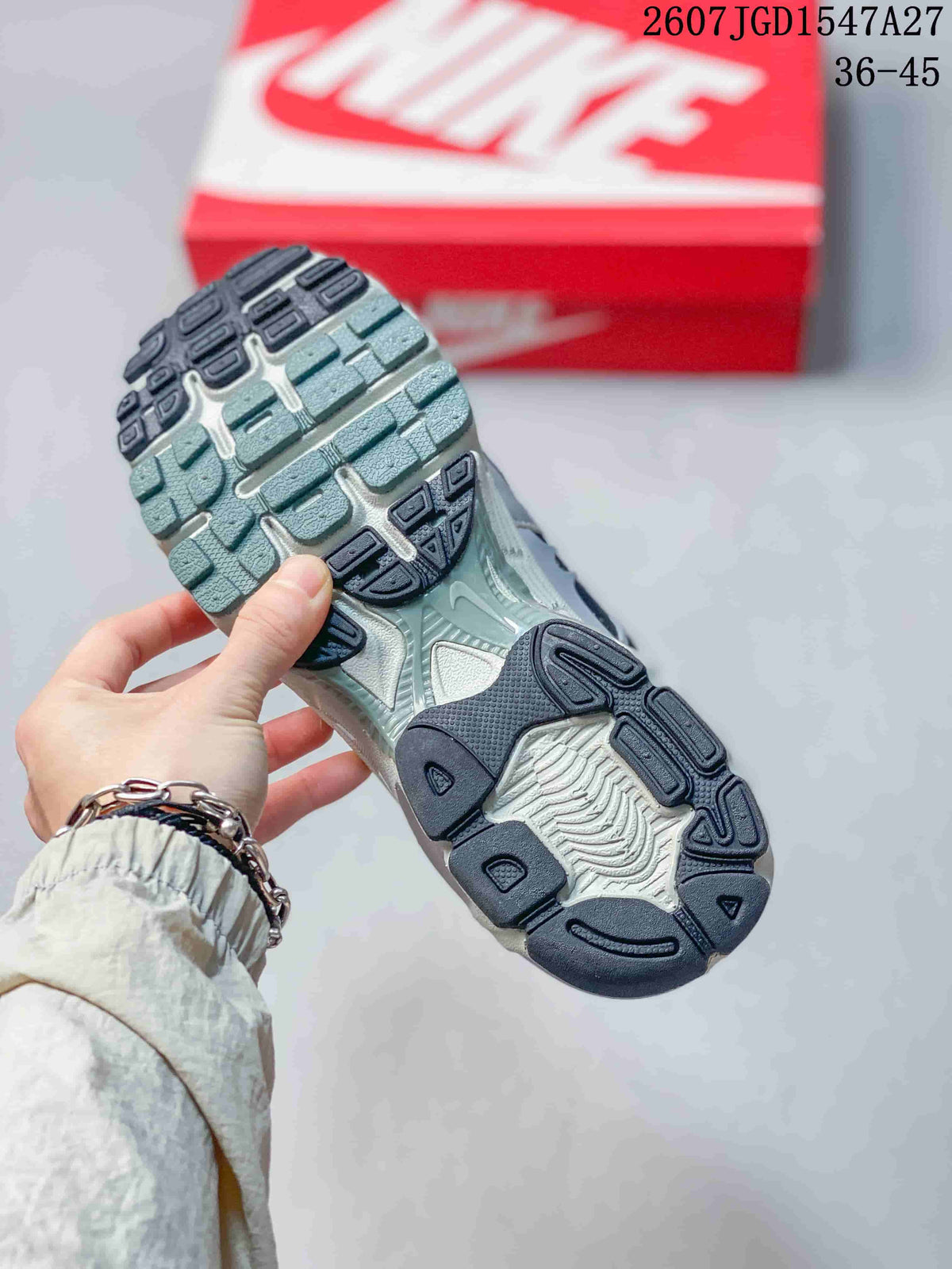Nike Air Max Moto 2K Sneakers Silver Grey 712270OWE