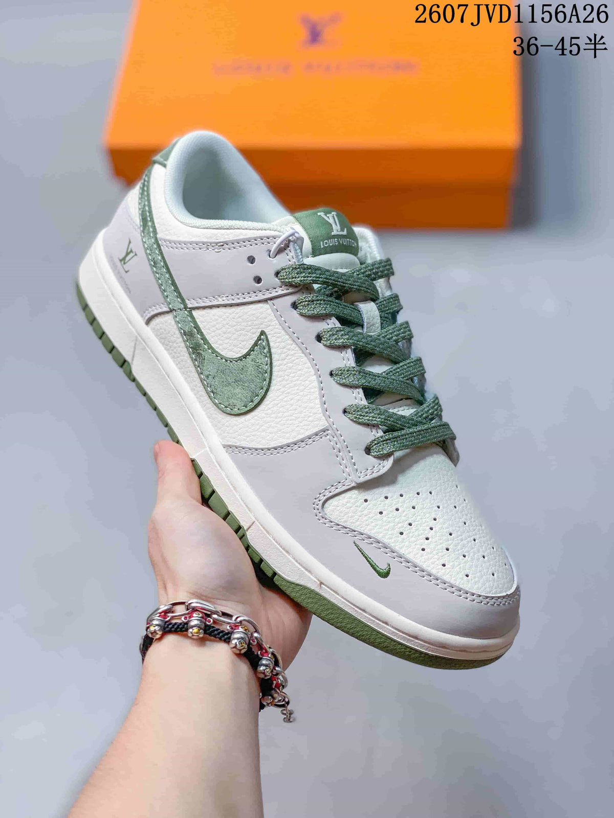 Nike SB Dunk Low Pro White Green Sneakers
