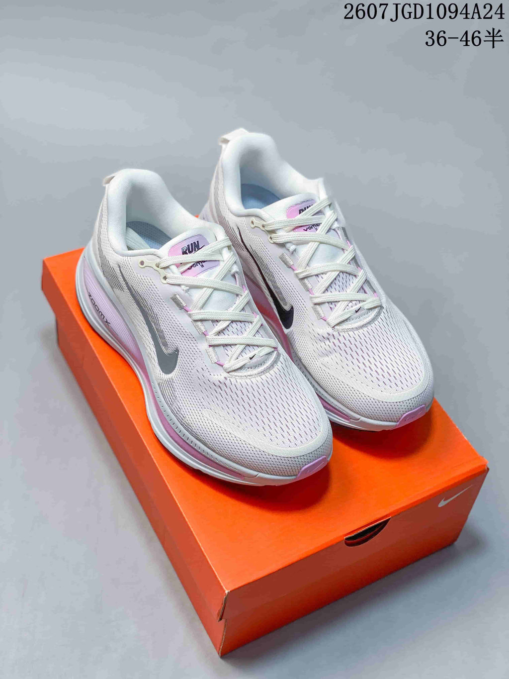 Nike Vomero 18 SE White Pink Running Sneakers