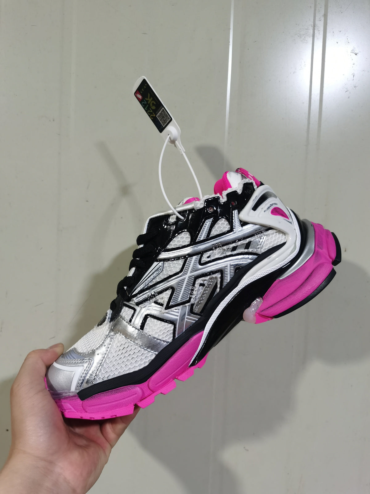 9155 Runner Sneakers Silver Black Fluorescent Pink