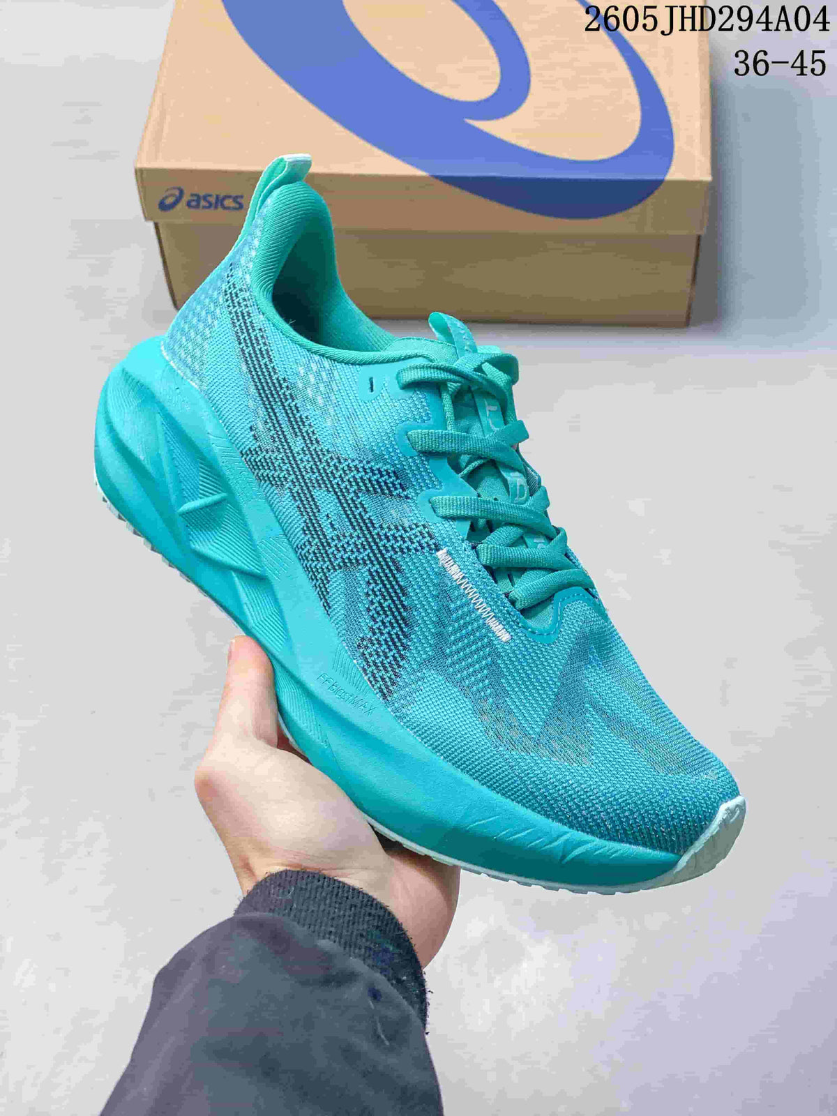 ASICS NOVABLAST 5 LE Running Shoes in Turquoise