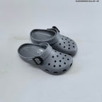 Crocs Classic Clog in Charcoal Gray
