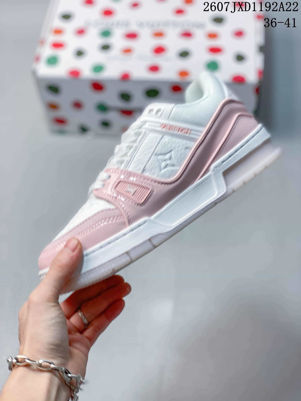 Louis Vuitton White and Pink Low-Top Sneakers JXD1192A22