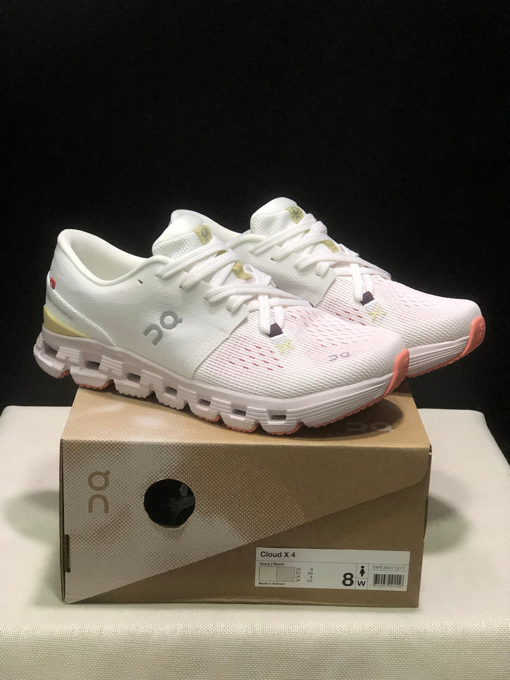 On Cloud X4 Low-Top Running Shoes Ivory Sand