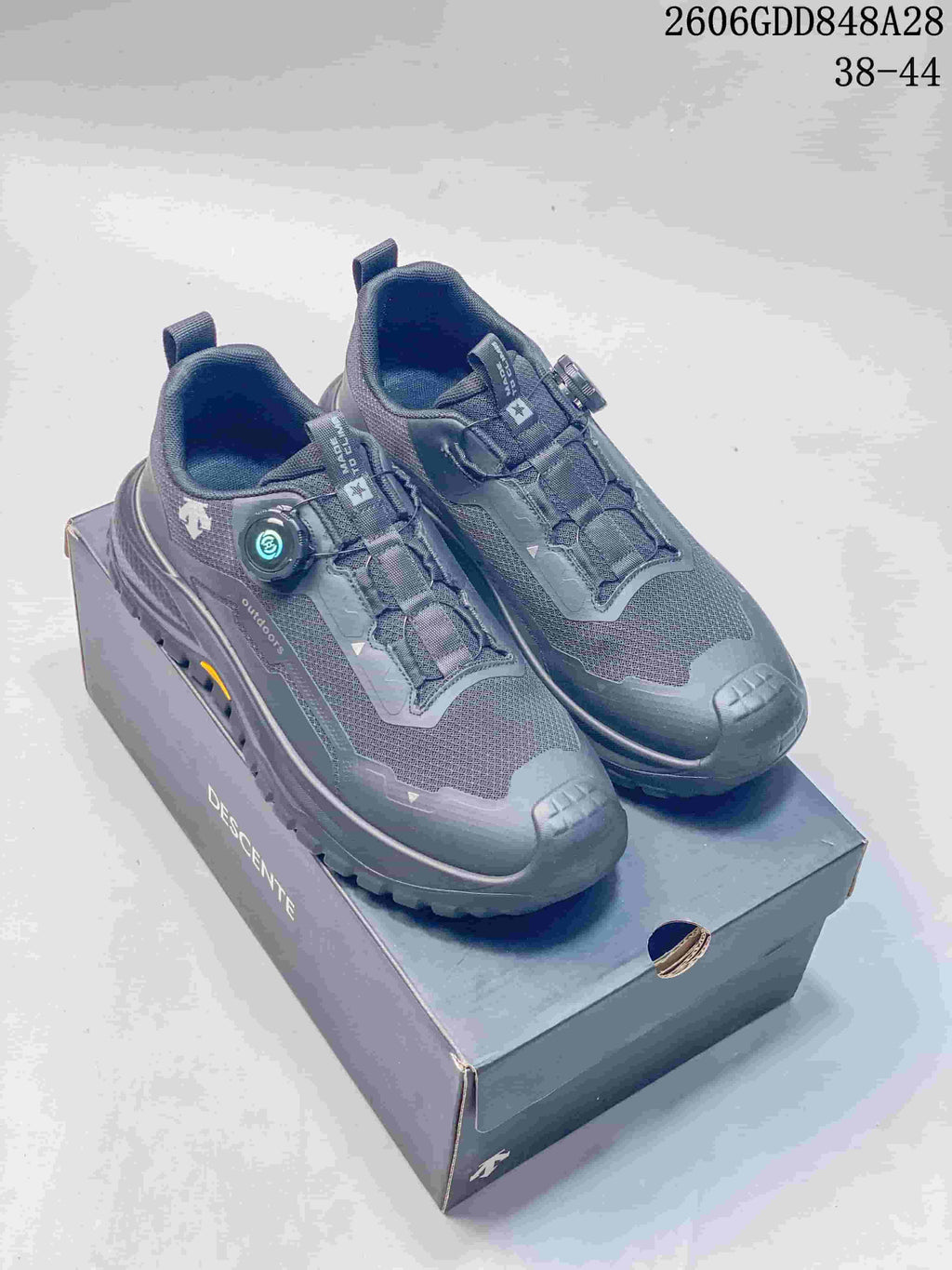 DESCENTE Outdoor Running Shoes with Dial Closure, Charcoal