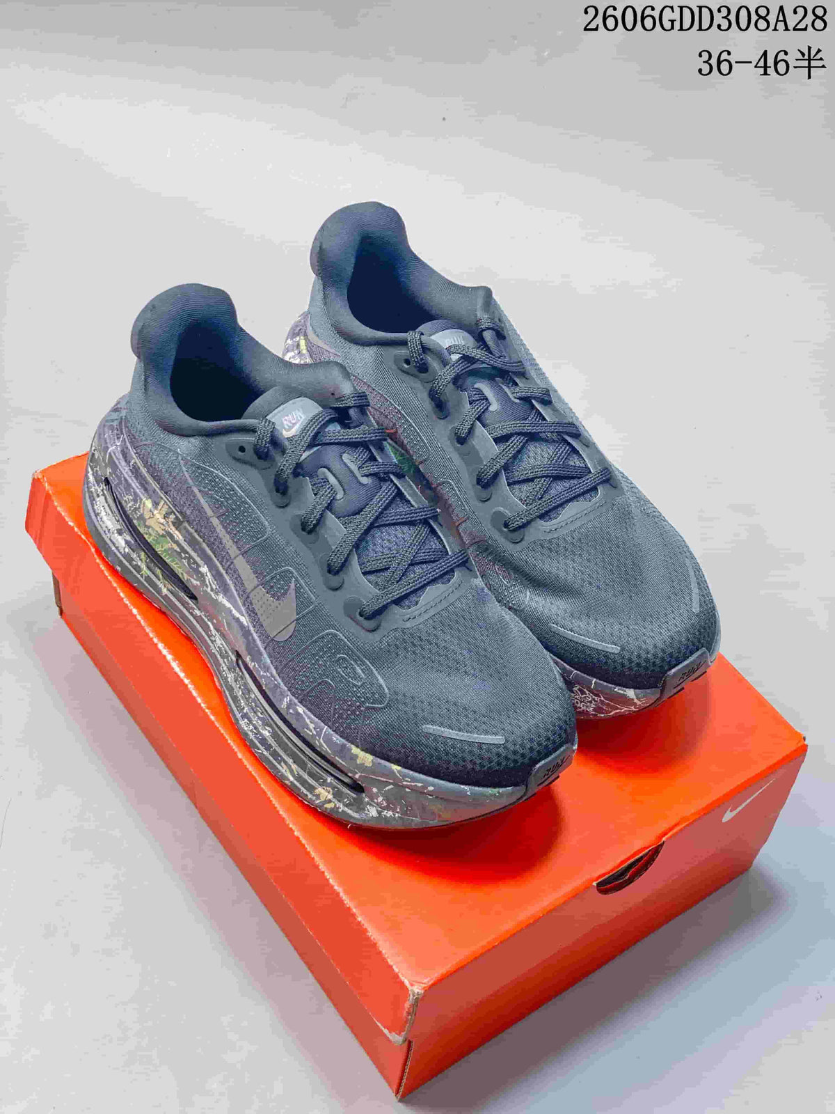 Nike Vomero Premium Running Shoes in Charcoal