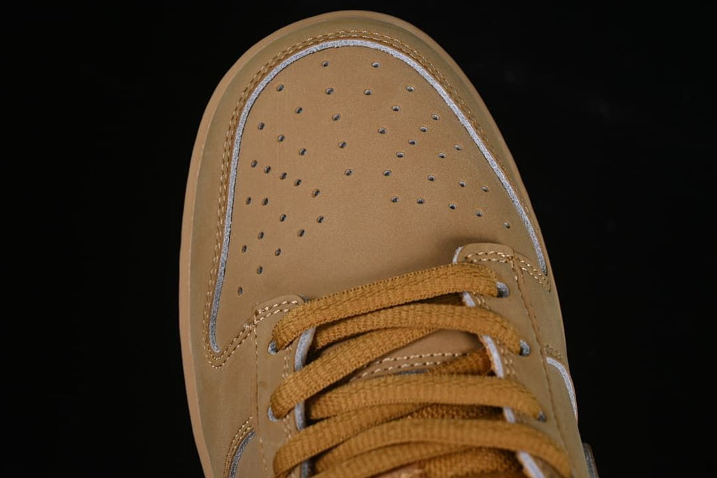 Nike SB Dunk Low Retro SE Wheat Sneakers HQ1932-700