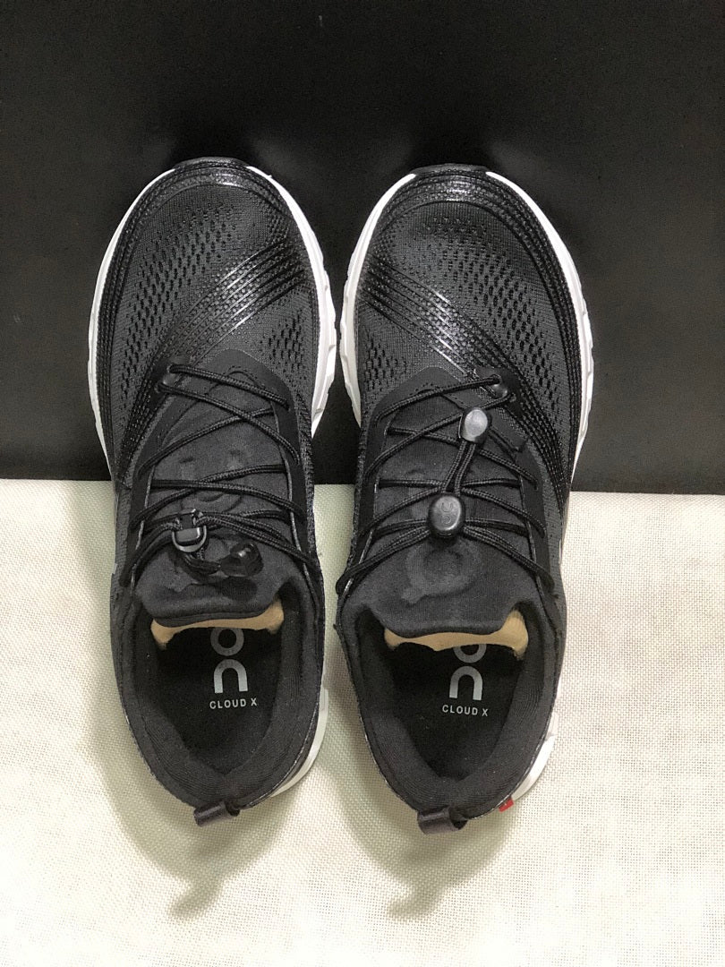 On Cloud X Z5 Sneakers in Black and White