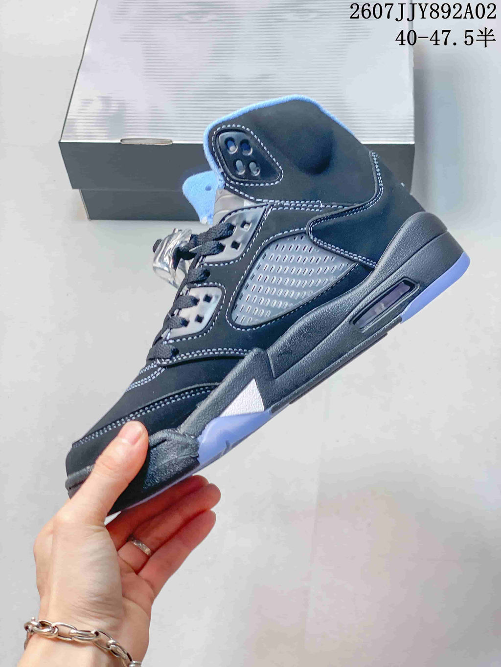 Jordan Air Jordan 5 Low Sneakers in Black and Blue