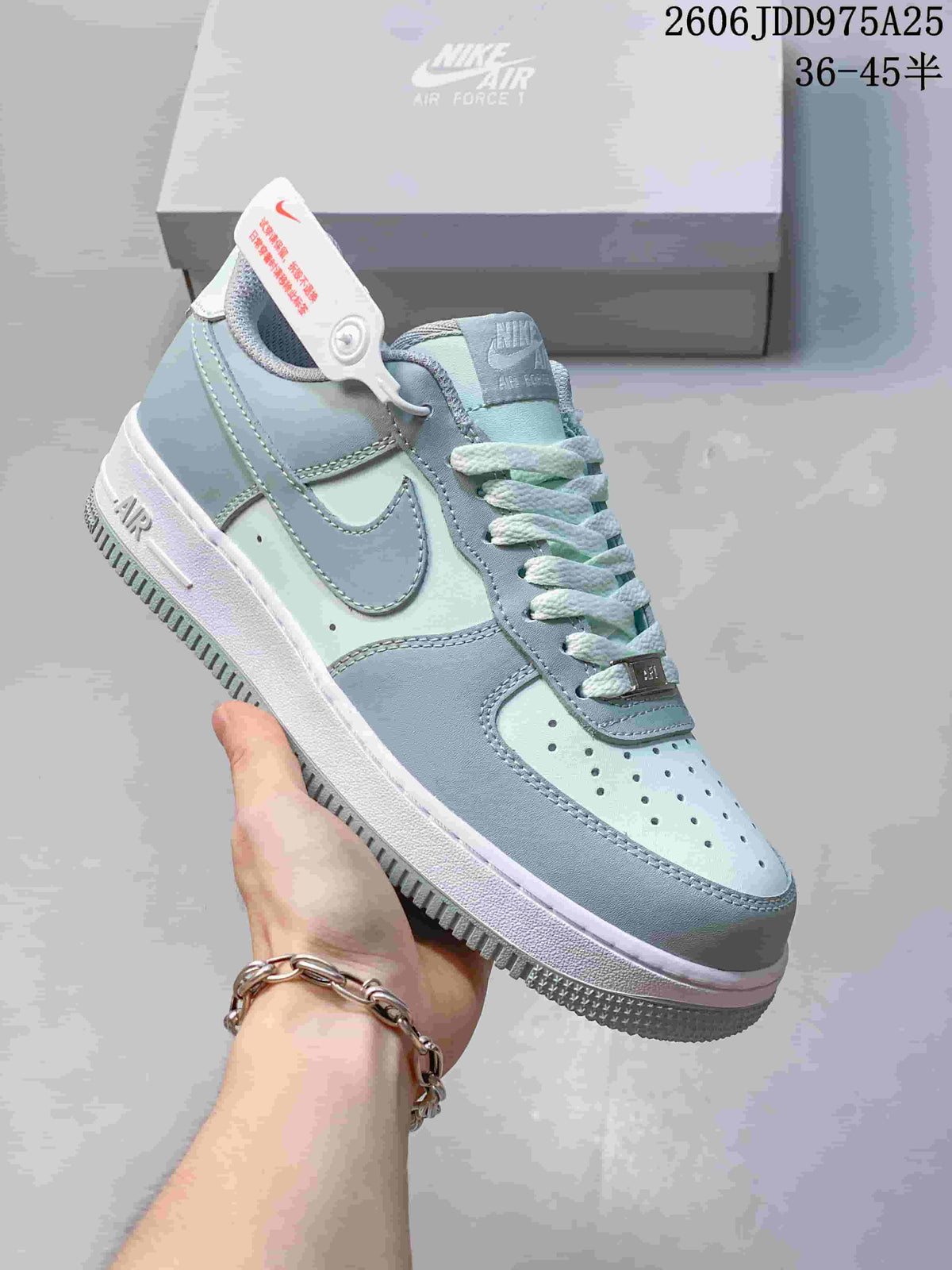 Nike Air Force 1 ’07 Low-Top Sneakers
