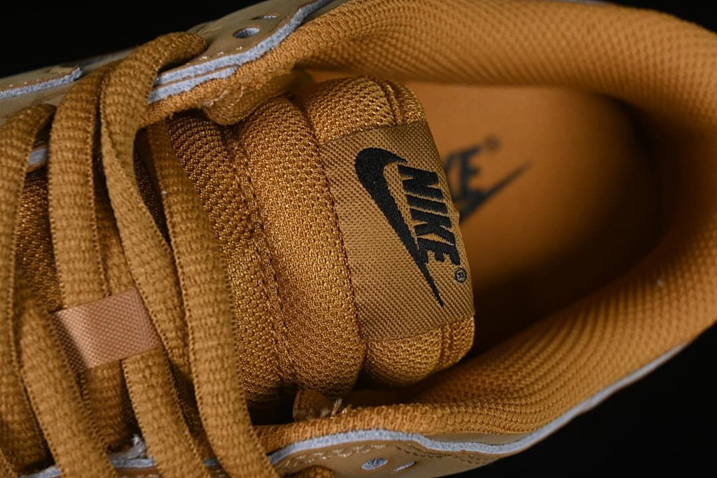 Nike SB Dunk Low Retro SE Wheat Sneakers HQ1932-700