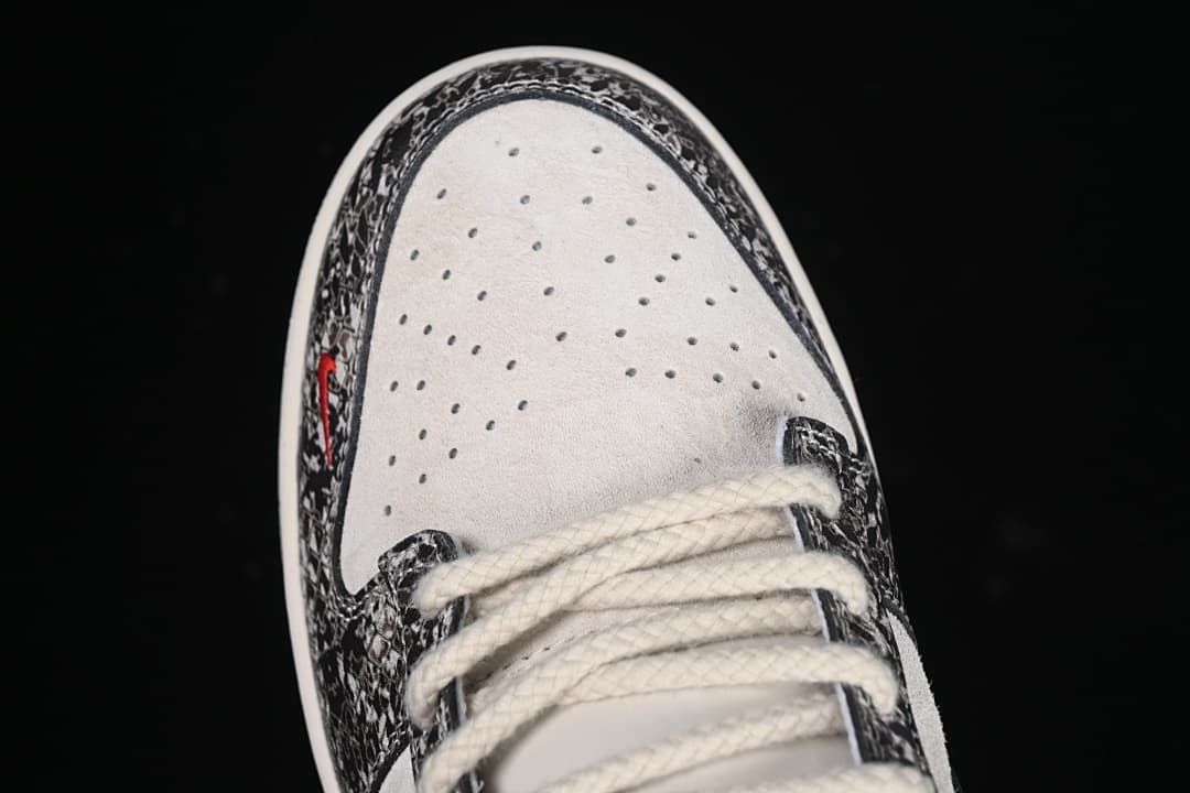 Nike SB Dunk Low Snake Year Black and White YX5066-272