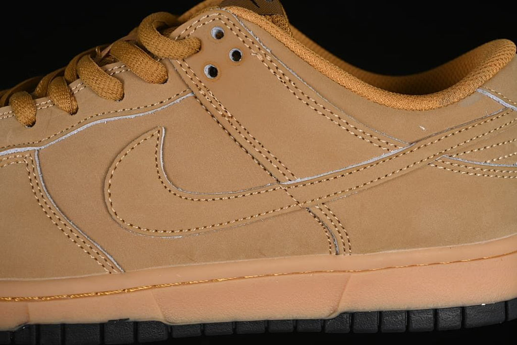 Nike SB Dunk Low Retro SE Wheat Sneakers HQ1932-700