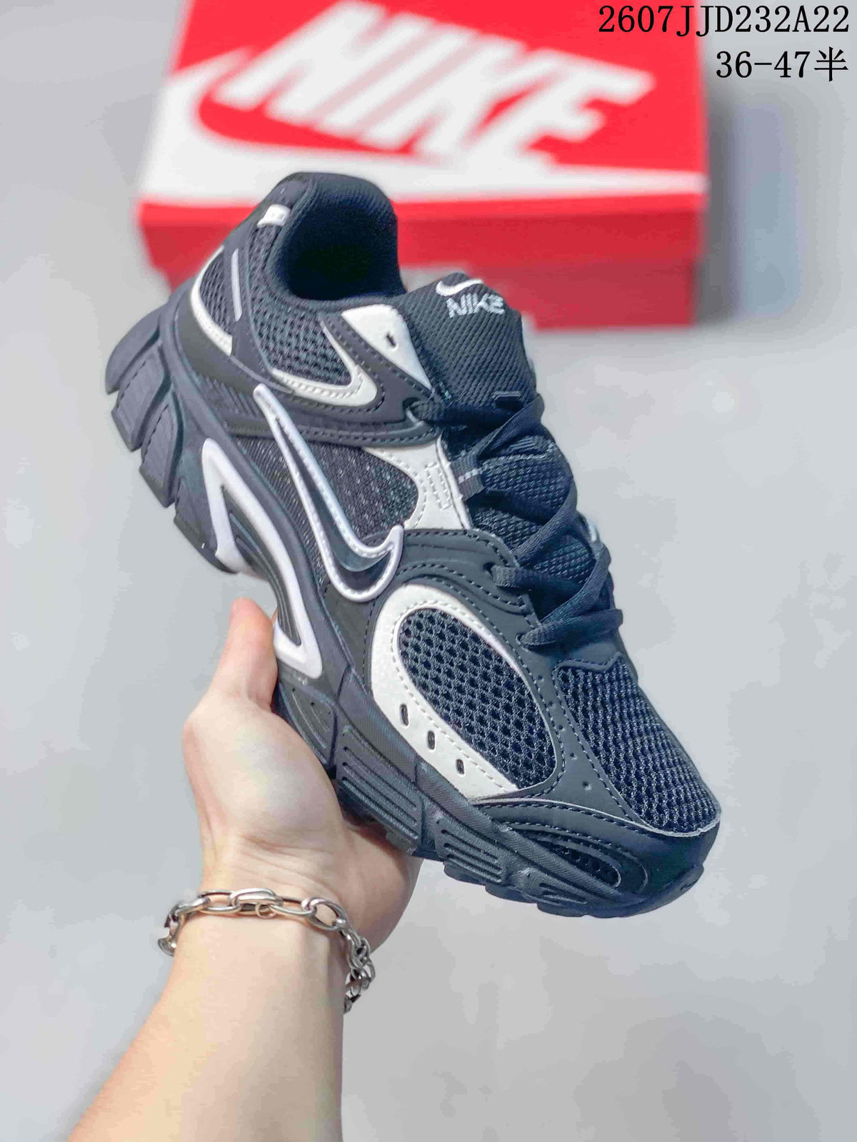 Nike V5 RNR Sneakers Black White 2607JJD232A22