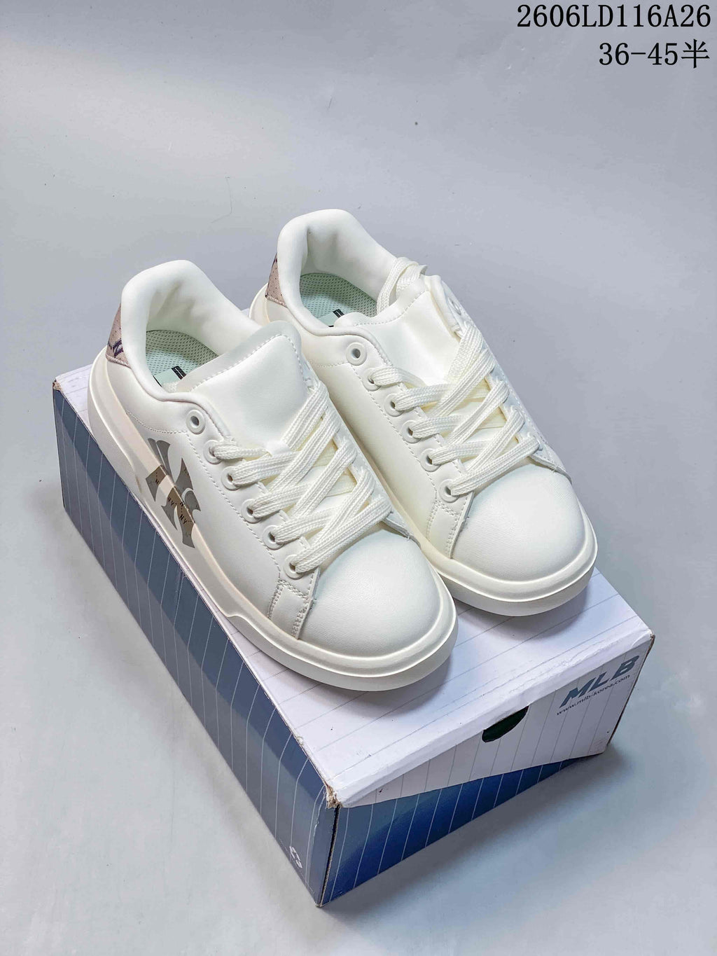 MLB Chunky Classic White Low-Top Sneakers 3ASXAM82N