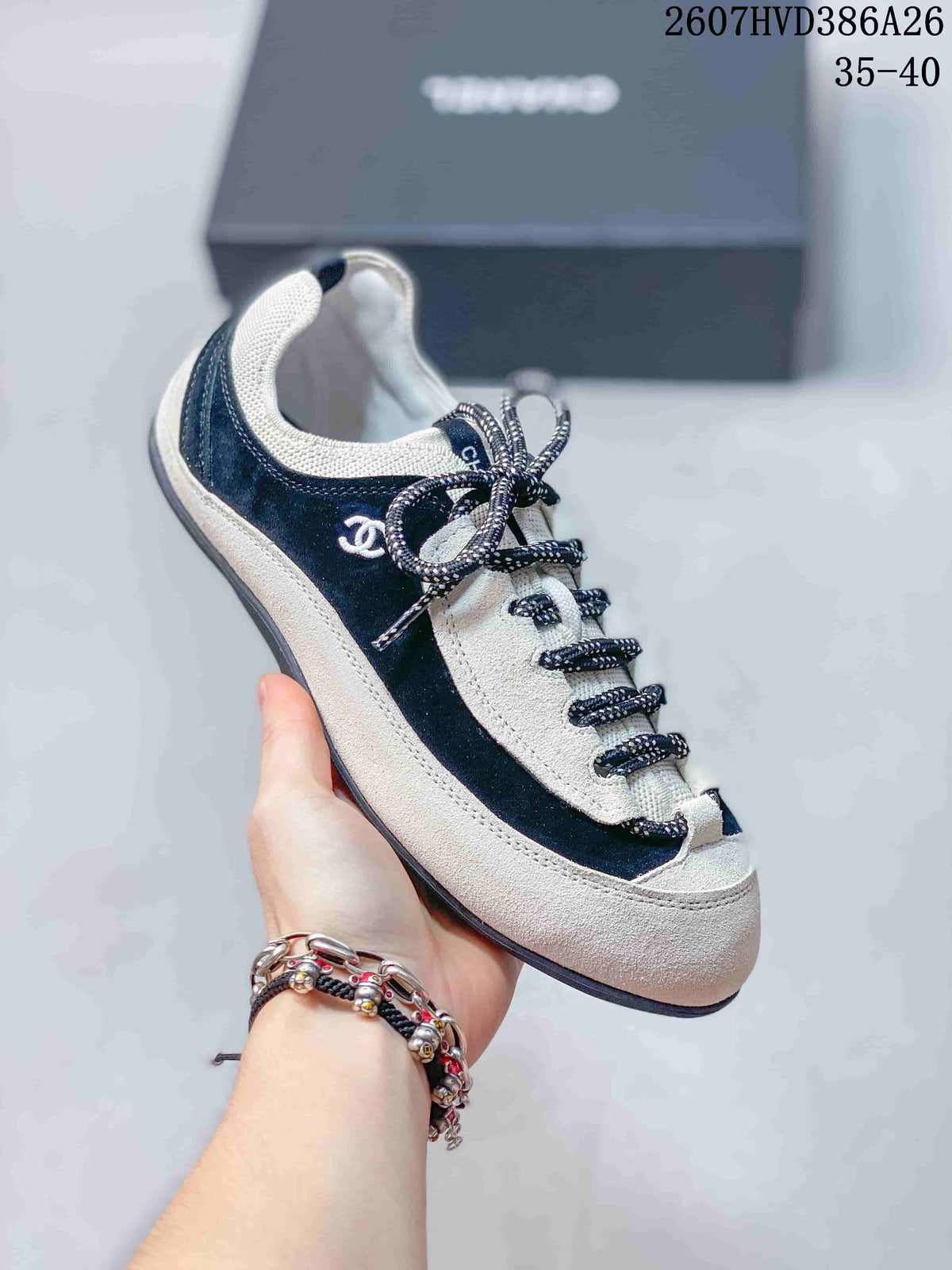 Chanel Black and White Low-Top Sneakers 2607HVD386A26
