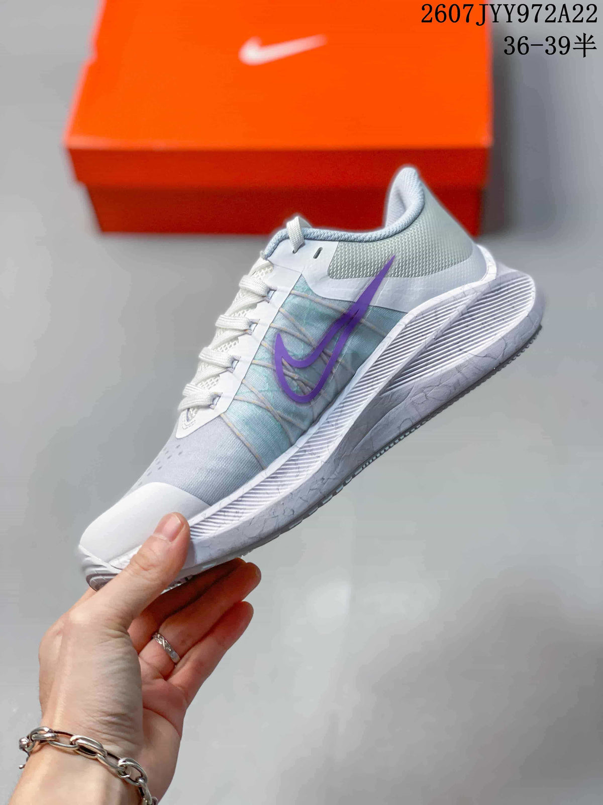 Nike Air Zoom Winflo 8 Running Shoes in Light Gray