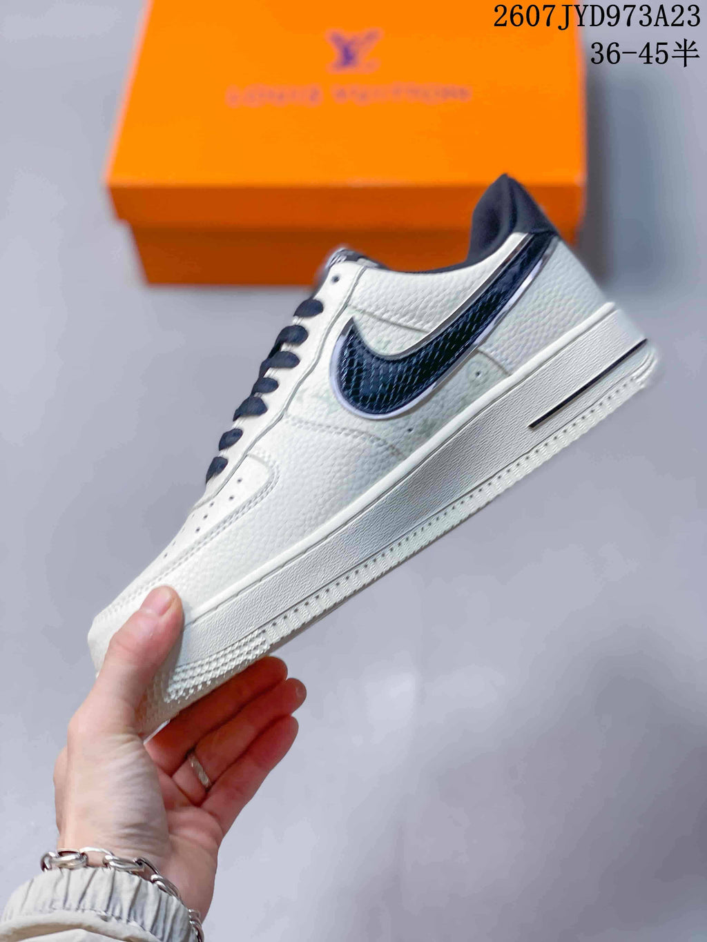Nike Air Force 1 '07 White Navy Sneakers SU2305-626