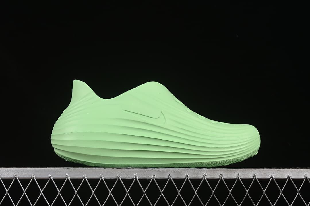Nike ReactX Rejuven8 Clogs in Light Green HV5062-700