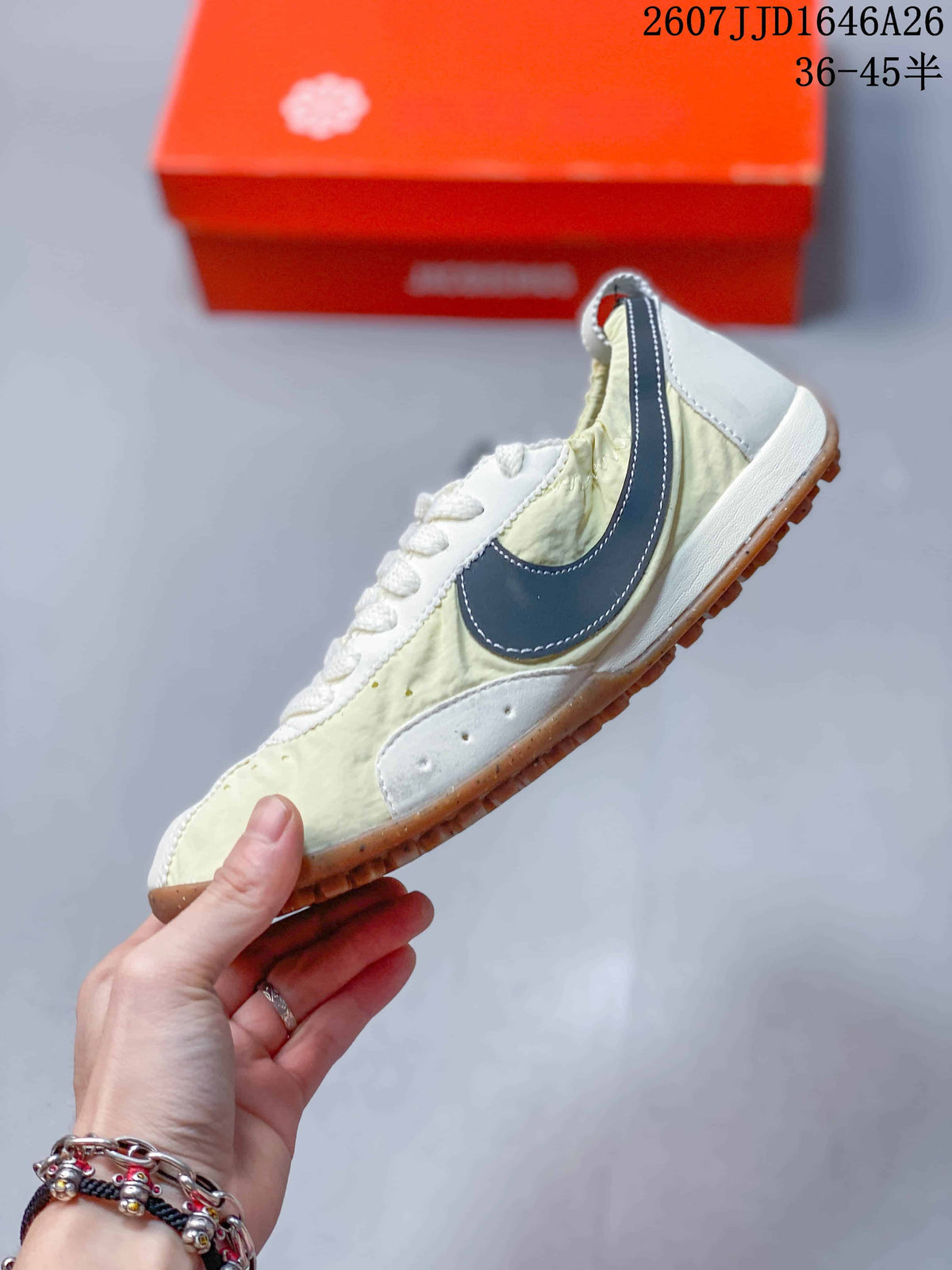 Nike x Jacquemus Low-Top Sneakers Cream Navy JJD1646A26