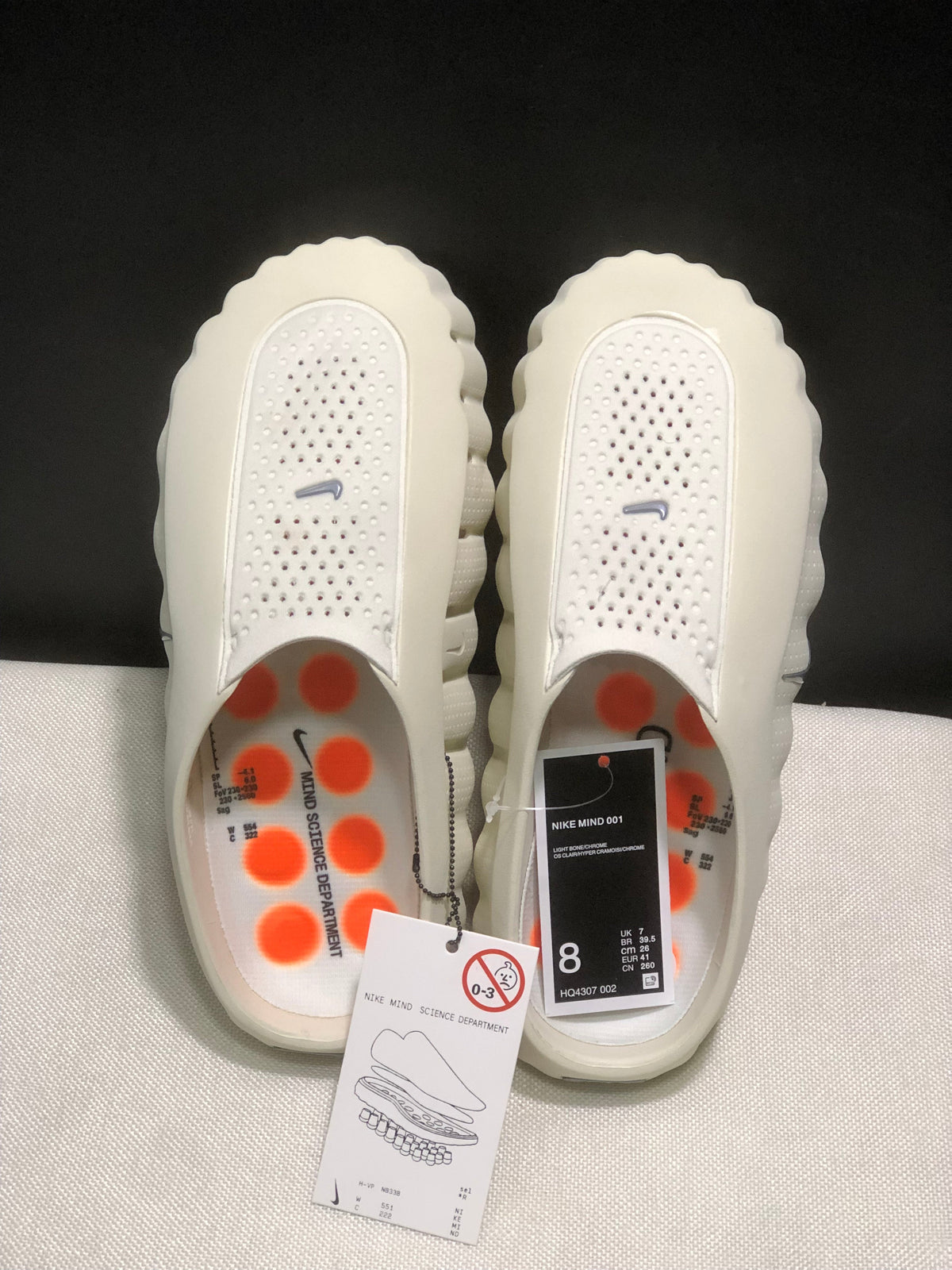 Nike Mind 001 Light Bone Solar Red Mules