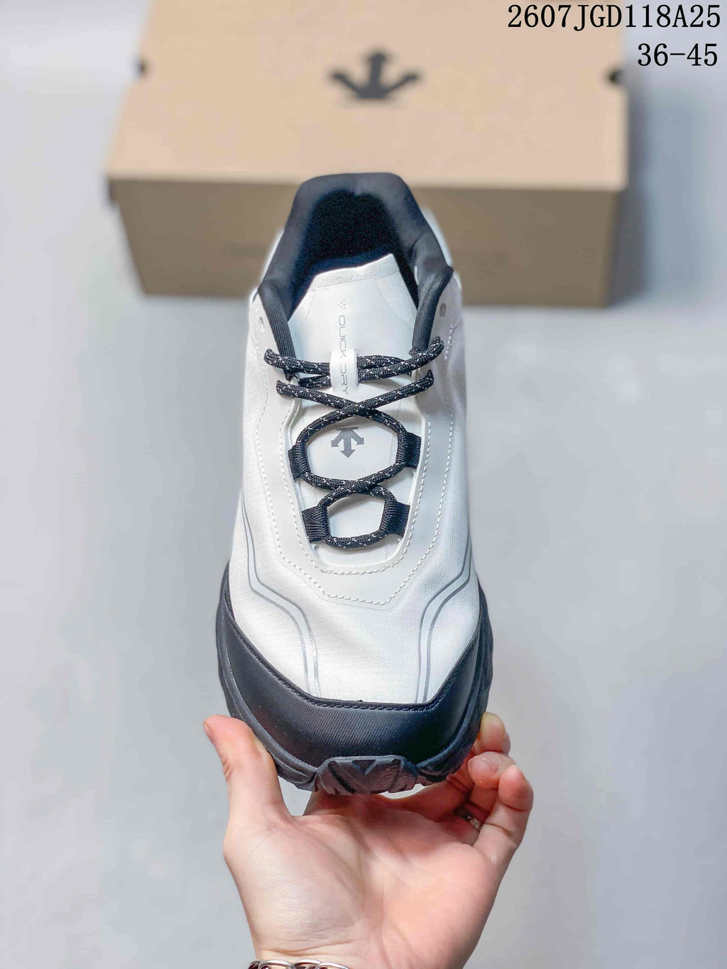 DESCENTE TERRAIND Low-Top Hiking Sneakers White Black