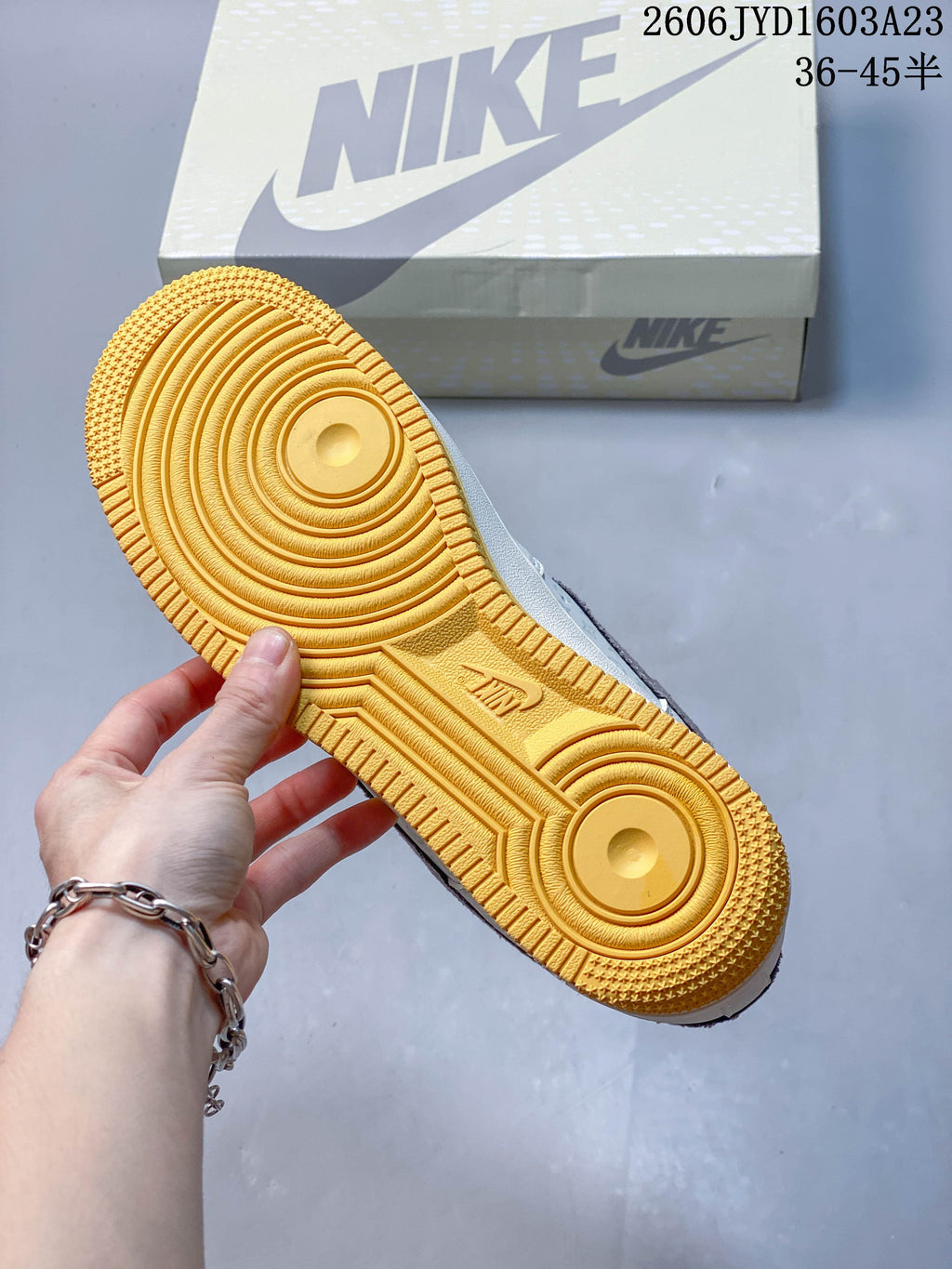 Nike Air Force 1 '07 Low Off-White Heart Sneakers