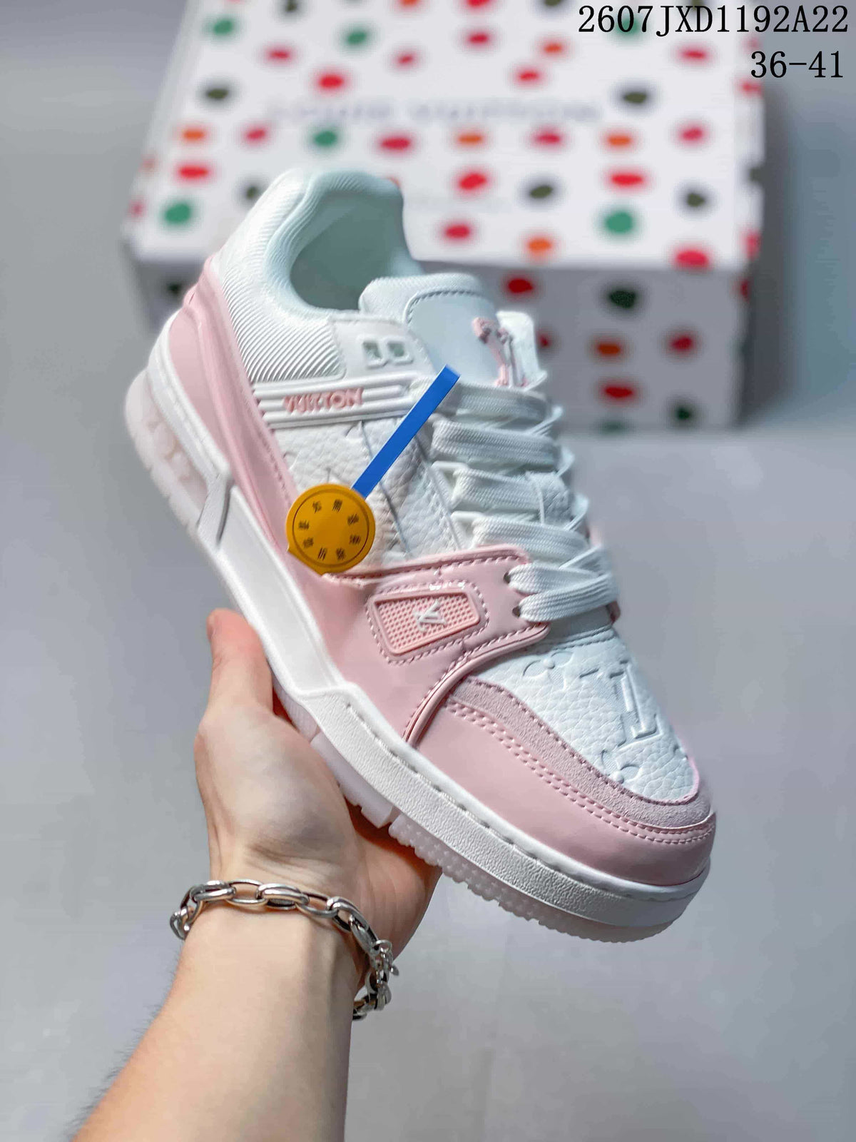 Louis Vuitton White and Pink Low-Top Sneakers JXD1192A22