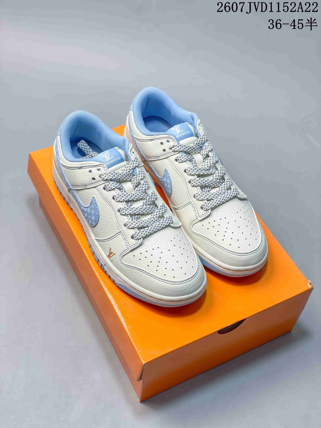 Nike Dunk Low Retro Low-Top Sneakers White Blue