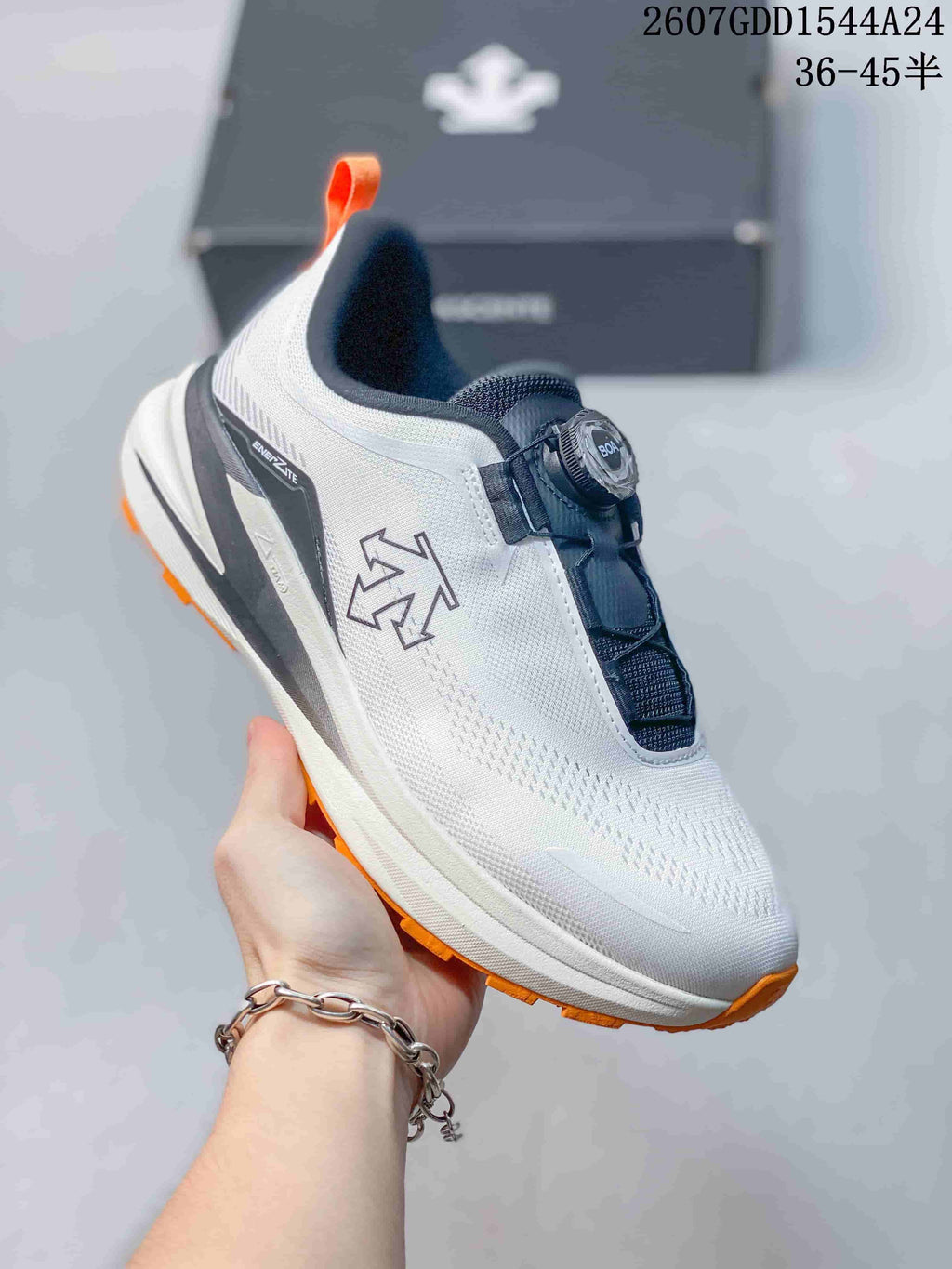 Descente Lavitate Wire 3.0 Running Sneakers White Black Orange