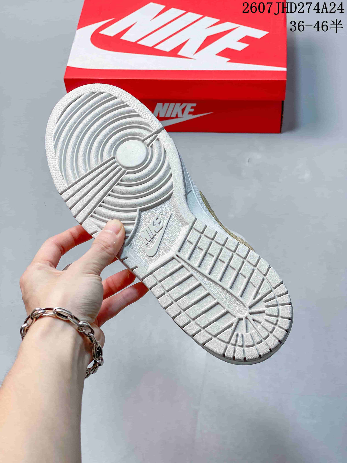 Nike SB Dunk Low Pro Low-Top Sneakers White Gold