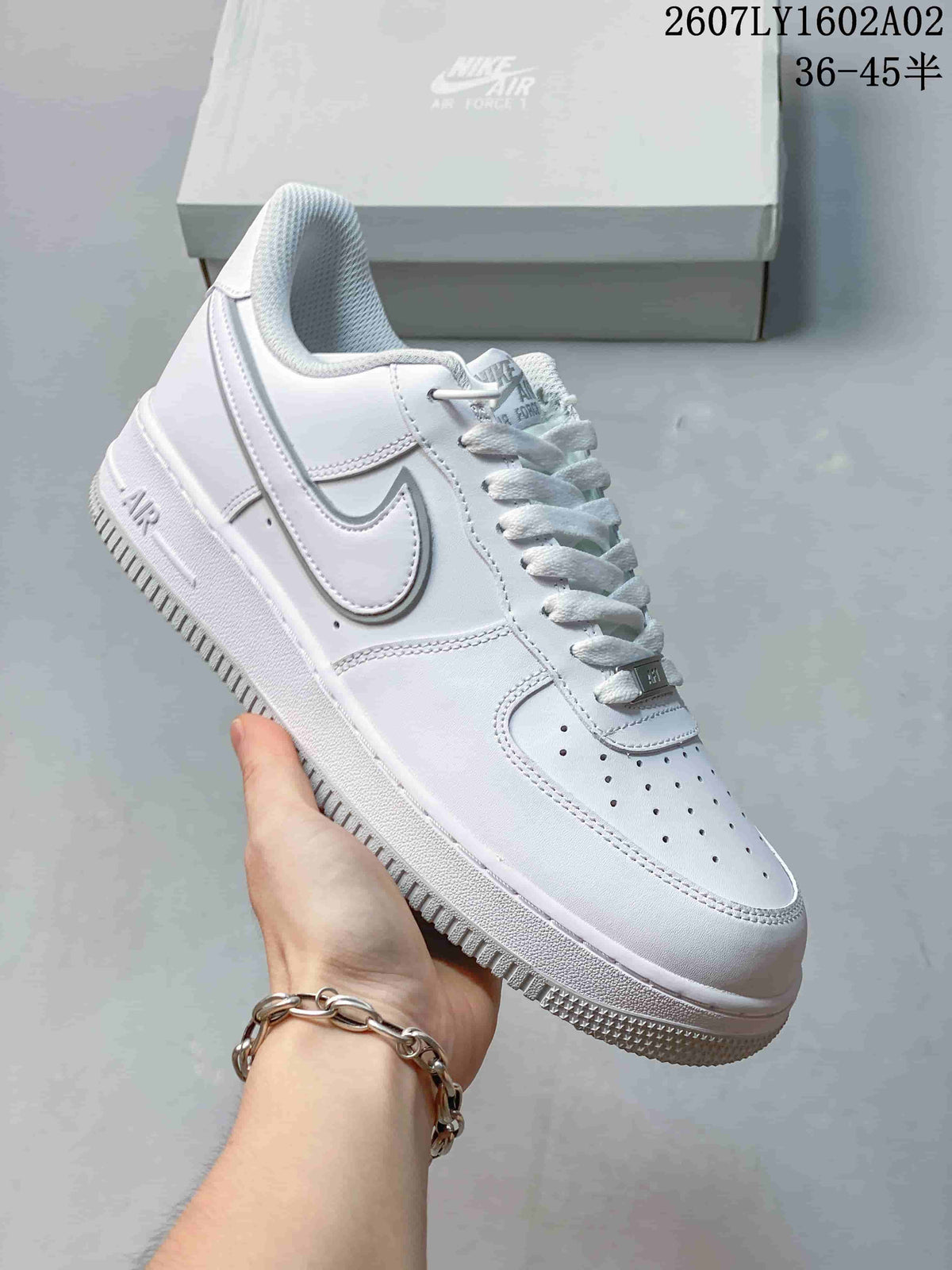 Nike Air Force 1 ’07 Low White Sneakers