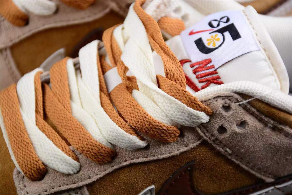 Nike SB Dunk Low DO9457-100 Sneakers