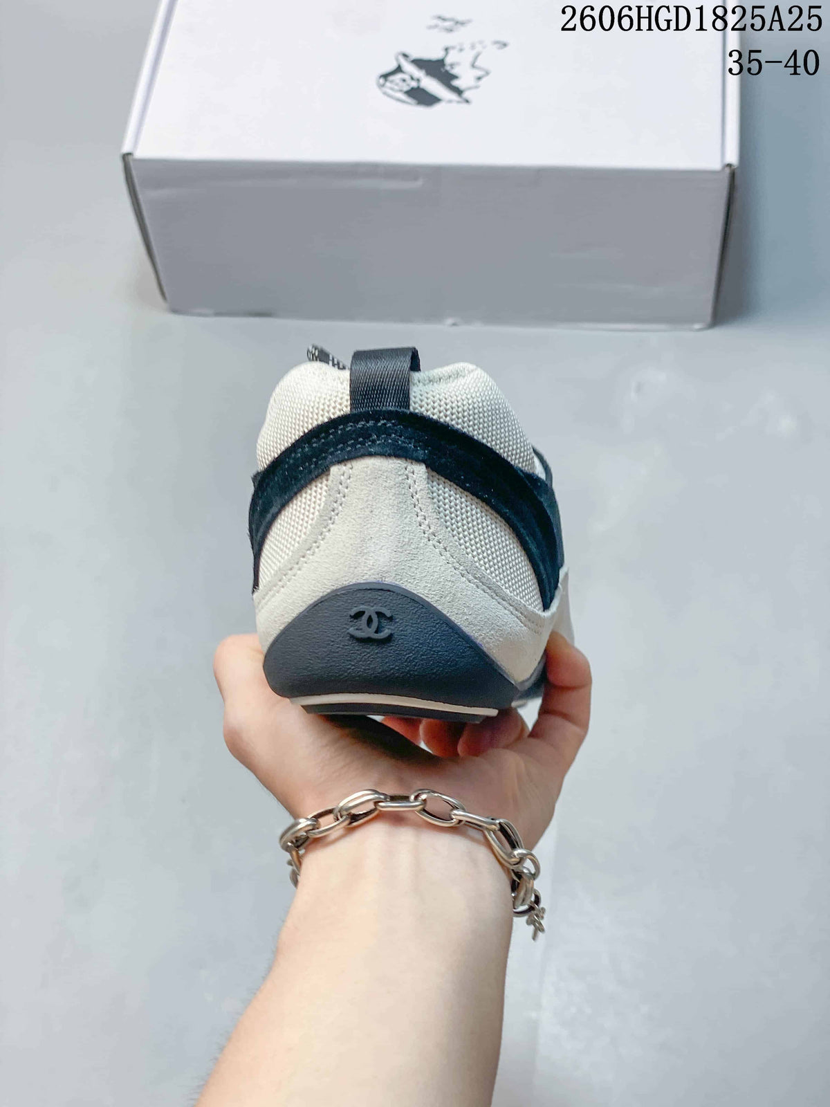 Chanel Black and White Low-Top Sneakers 2606HGD1825A25