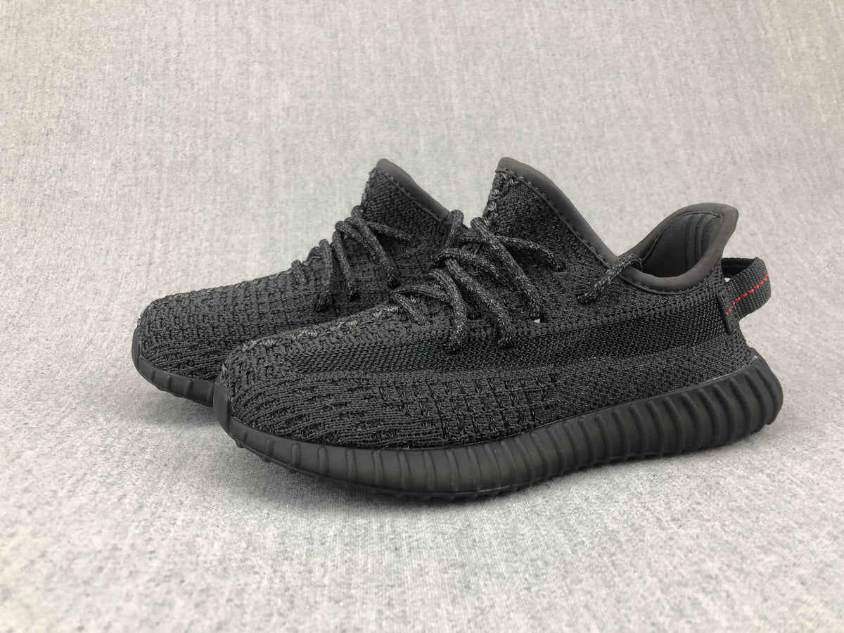 Yeezy 350 V2 Kids Sneakers in Black